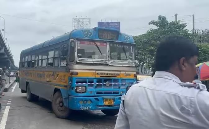 केस्टोपुर में बस से कुचलकर युवक की मौत केस्टोपुर में बस से कुचलकर युवक की मौत