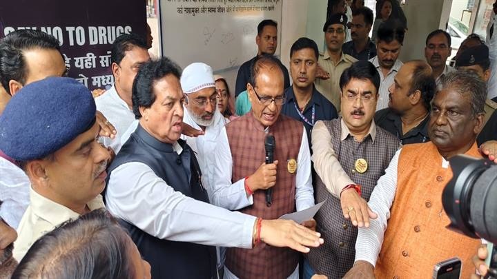‘नशे से दूरी - है जरूरी‘‘ अभियानः केन्द्रीय मंत्री चौहान ने नशामुक्त भारत बनाने की दिलाई शपथ ‘नशे से दूरी - है जरूरी‘‘ अभियानः केन्द्रीय मंत्री चौहान ने नशामुक्त भारत बनाने की दिलाई शपथ