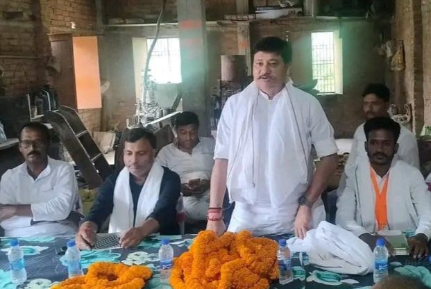 भाजपा की संगठनात्मक बैठक को सम्बोधित करते चुनार विधायक अनुराग सिंह भाजपा की संगठनात्मक बैठक को सम्बोधित करते चुनार विधायक अनुराग सिंह