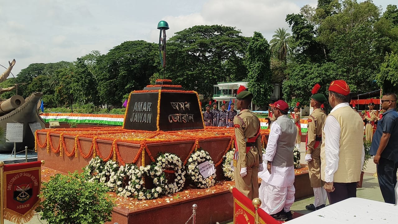 गुवाहाटी में आयोजित कारगिल विजय दिवस समारोह की तस्वीर। गुवाहाटी में आयोजित कारगिल विजय दिवस समारोह की तस्वीर।