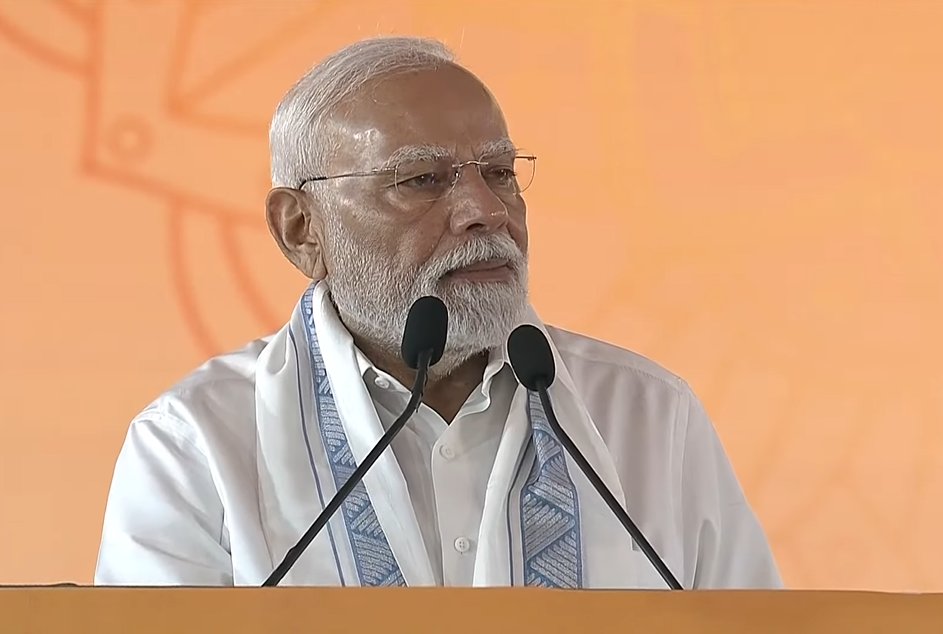 कार्यक्रम में प्रधानमंत्री मोदी कार्यक्रम में प्रधानमंत्री मोदी