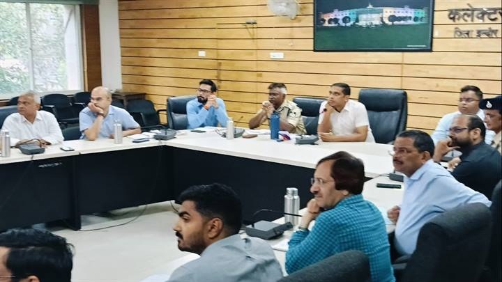 कलेक्टर की अध्यक्षता में जिला सड़क सुरक्षा समिति की बैठक कलेक्टर की अध्यक्षता में जिला सड़क सुरक्षा समिति की बैठक