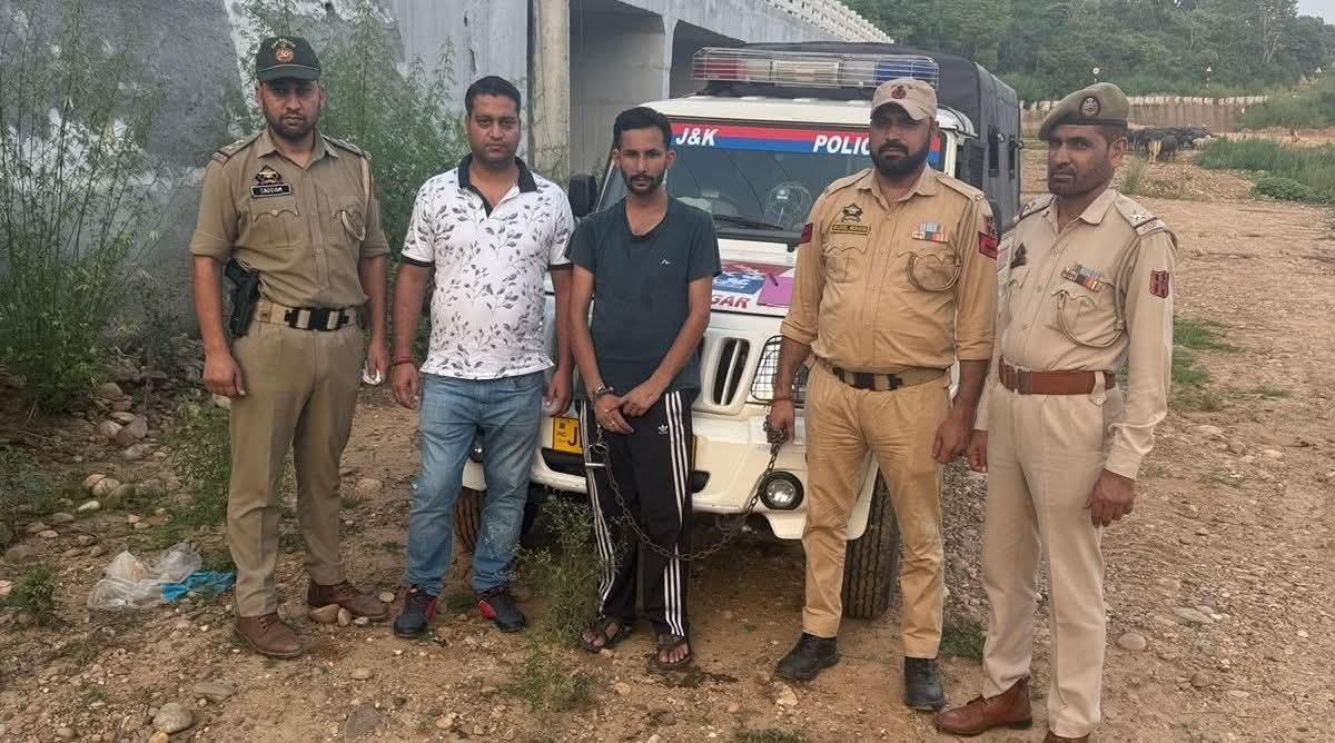 Drug smuggler arrested with chitta, case registered Drug smuggler arrested with chitta, case registered