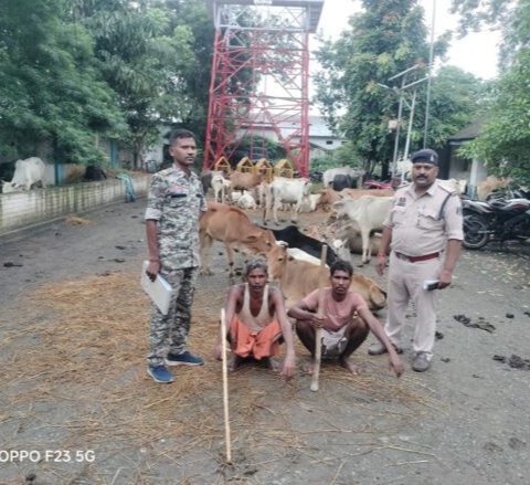 पुलिस के गिरफ्त में आरोपी पुलिस के गिरफ्त में आरोपी
