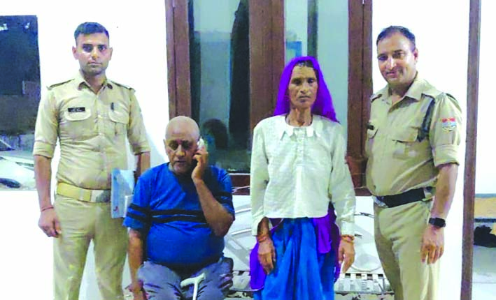 पति संग बुजुर्ग महिला पति संग बुजुर्ग महिला