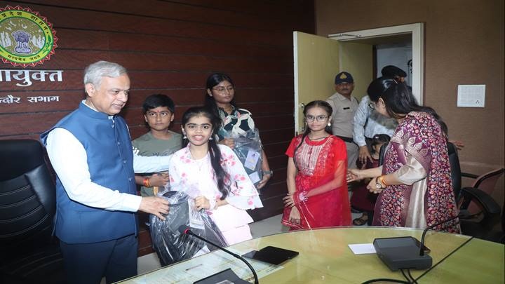इंदौरः राजस्व आयुक्त कार्यालय वेलफेयर सोसाइटी का पहला सम्मेलन सम्पन्न इंदौरः राजस्व आयुक्त कार्यालय वेलफेयर सोसाइटी का पहला सम्मेलन सम्पन्न