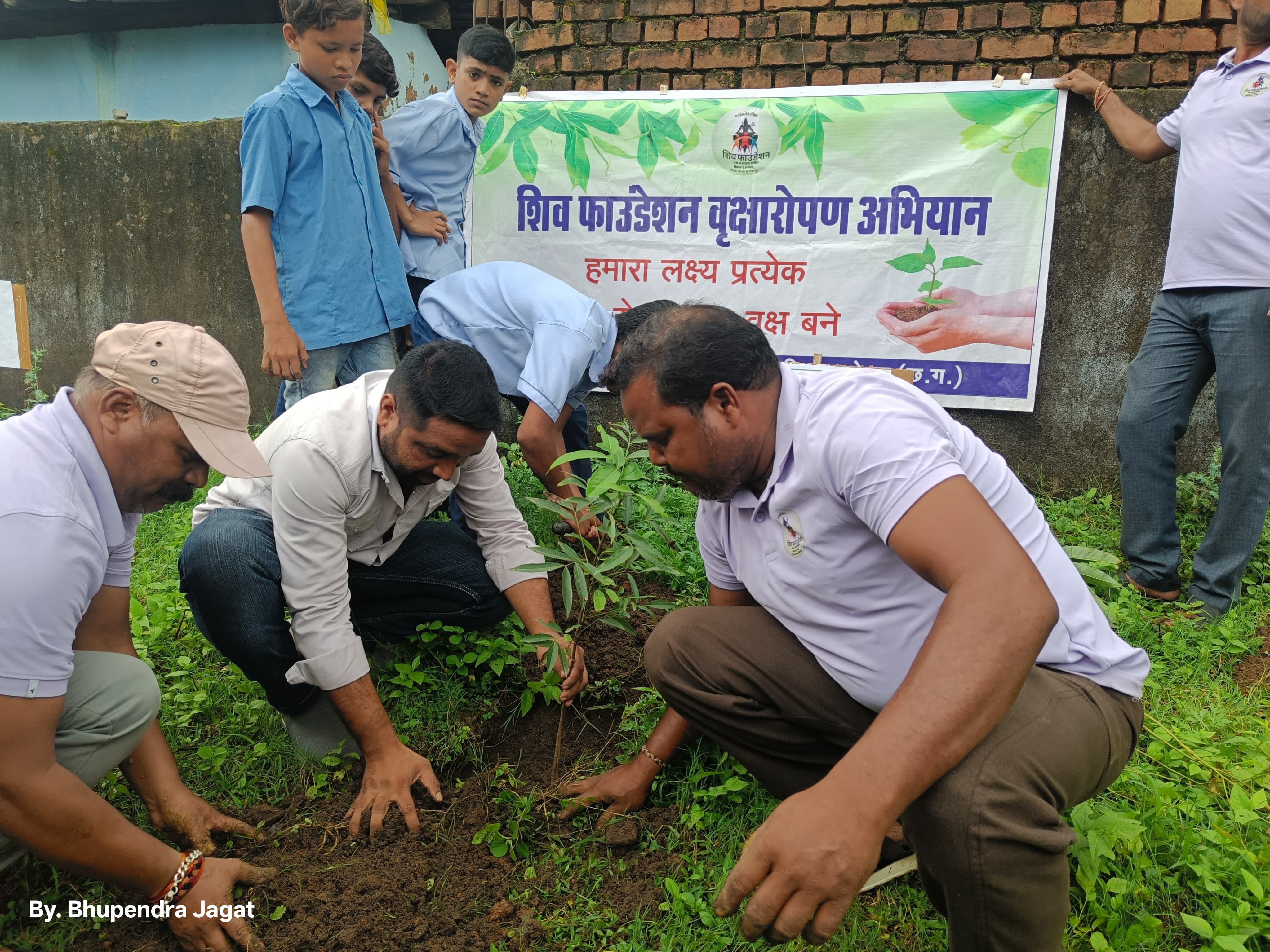 पौधारोपण एवं जागरूकता कार्यक्रम संपन्न पौधारोपण एवं जागरूकता कार्यक्रम संपन्न