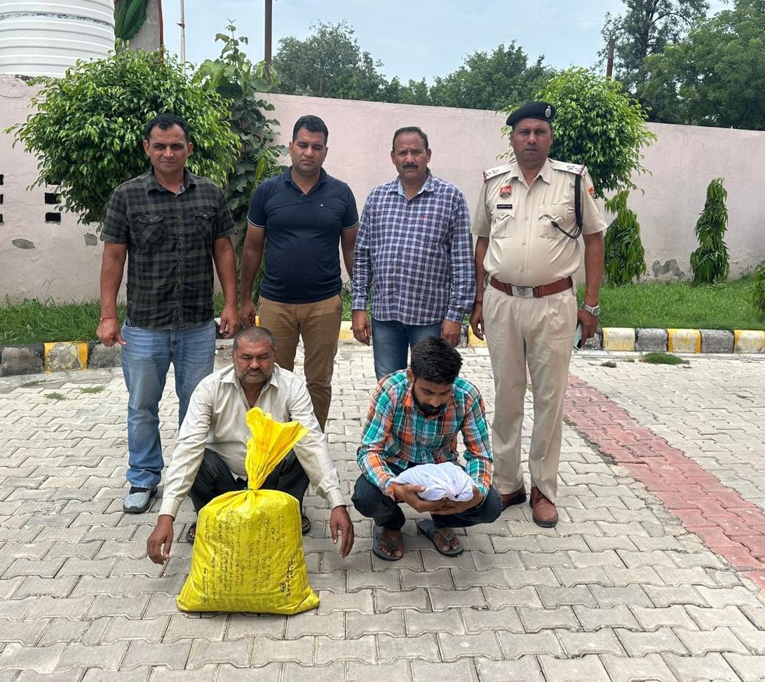 पुलिस विरासत में नशीला पदार्थ बेचने वाले तस्कर पुलिस विरासत में नशीला पदार्थ बेचने वाले तस्कर