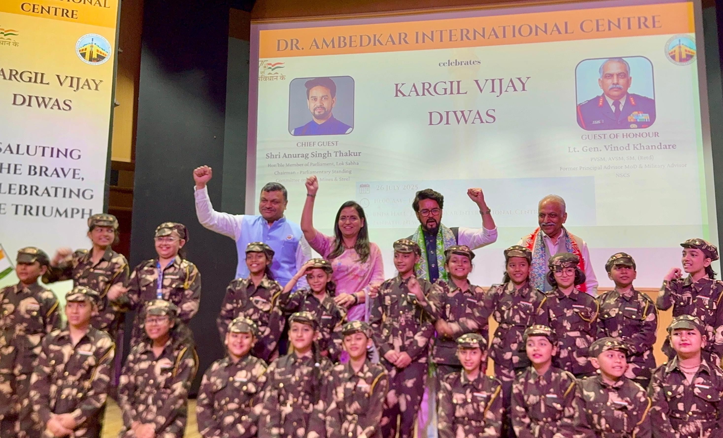 कारगिल विजय दिवस के अवसर पर शनिवार को डॉ. अंबेडकर इंटरनेशनल सेंटर में एक भव्य समारोह में पूर्व केनव्द्र कारगिल विजय दिवस के अवसर पर शनिवार को डॉ. अंबेडकर इंटरनेशनल सेंटर में एक भव्य समारोह में पूर्व केनव्द्र