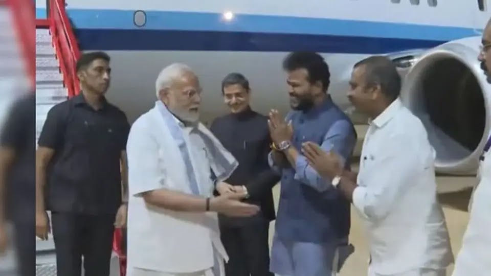 प्रधानमंत्री मोदी ने तूतीकोरिन में नए हवाई अड्डा टर्मिनल भवन का उद्घाटन किया प्रधानमंत्री मोदी ने तूतीकोरिन में नए हवाई अड्डा टर्मिनल भवन का उद्घाटन किया