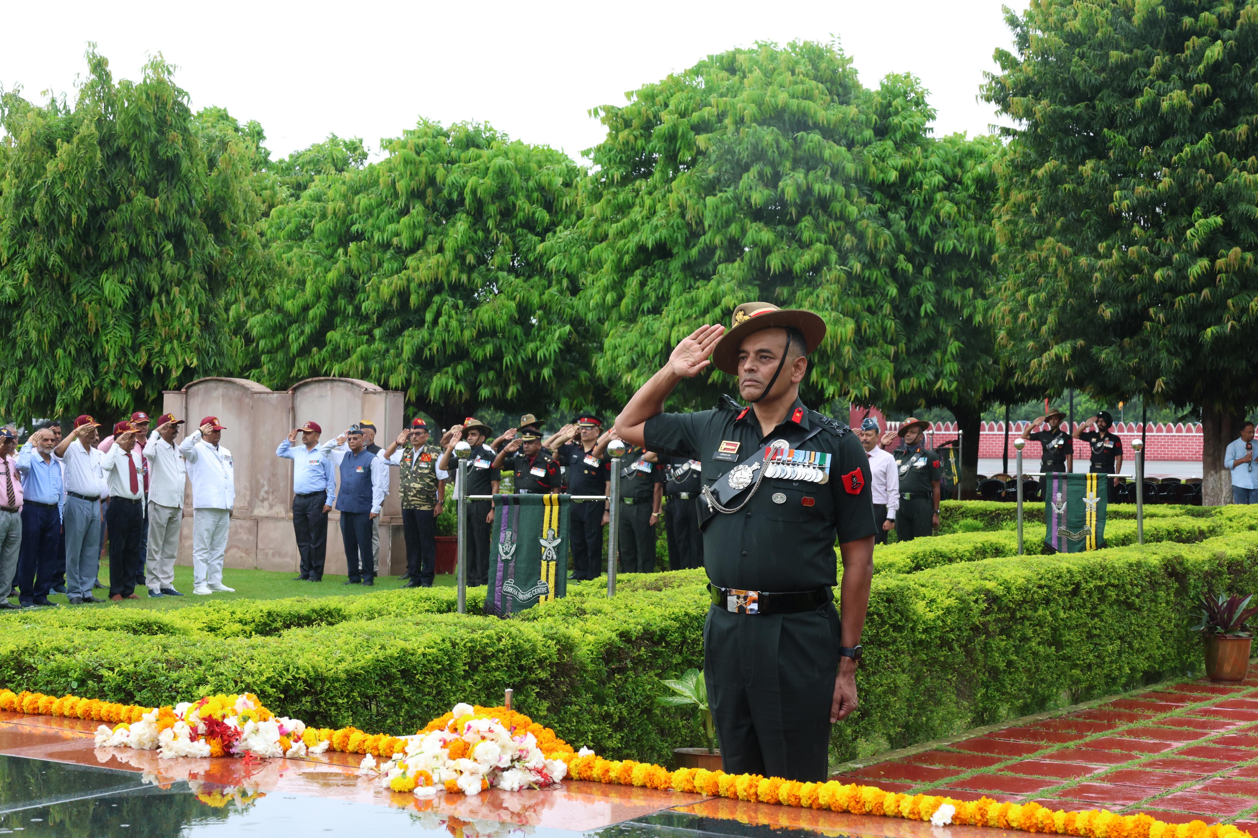 39 जीटीसी में 'कारगिल विजय दिवस' में शामिल सैन्य अफसर 39 जीटीसी में 'कारगिल विजय दिवस' में शामिल सैन्य अफसर