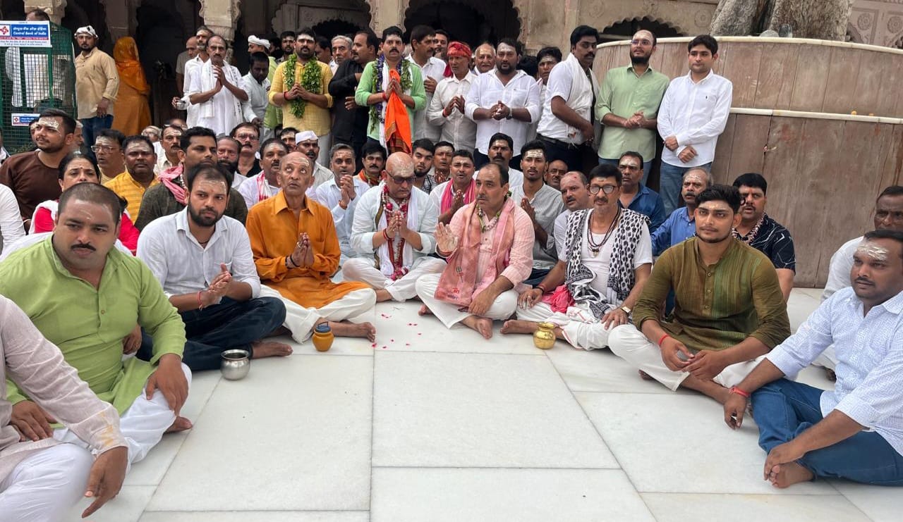 प्रदेश कांग्रेस अध्यक्ष काशी विश्वनाथ धाम के काशी द्यार पर