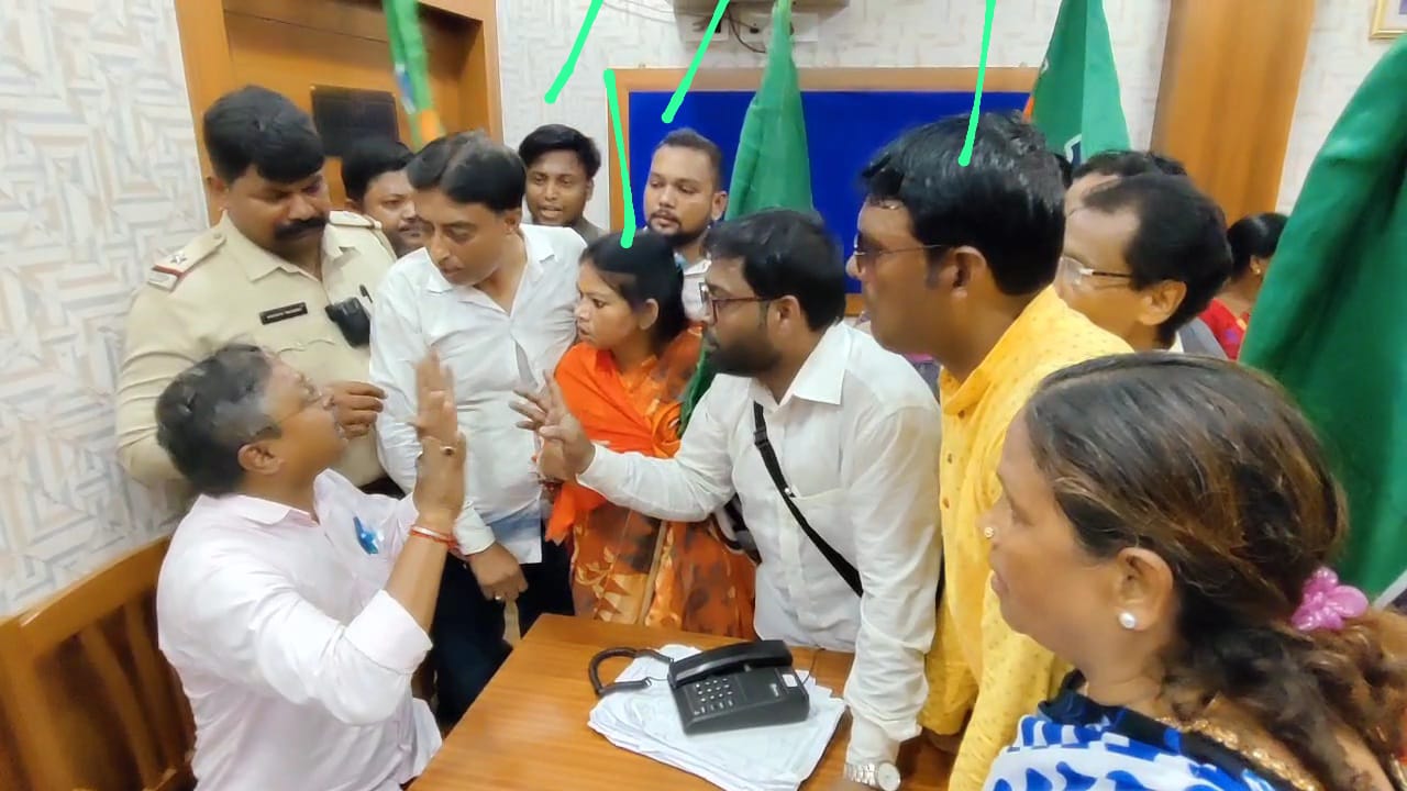 चंदननगर नगर निगम में हुए बवाल की फाइल तस्वीर