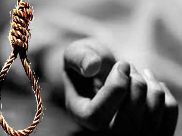 पन्ना : चाली राजा ने अज्ञात कारणों के चलते फांसी लगाकर की आत्महत्या पन्ना : चाली राजा ने अज्ञात कारणों के चलते फांसी लगाकर की आत्महत्या