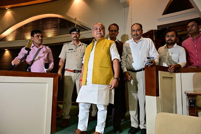 स्पीकर तोमर ने लिया तैयारियों का जायजा स्पीकर तोमर ने लिया तैयारियों का जायजा