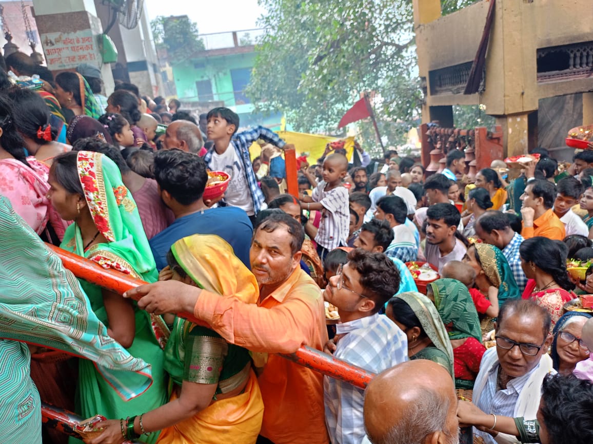अदलपुरा स्थित शीतला धाम में श्रावण पूजन करने उमड़े श्रद्धालु अदलपुरा स्थित शीतला धाम में श्रावण पूजन करने उमड़े श्रद्धालु