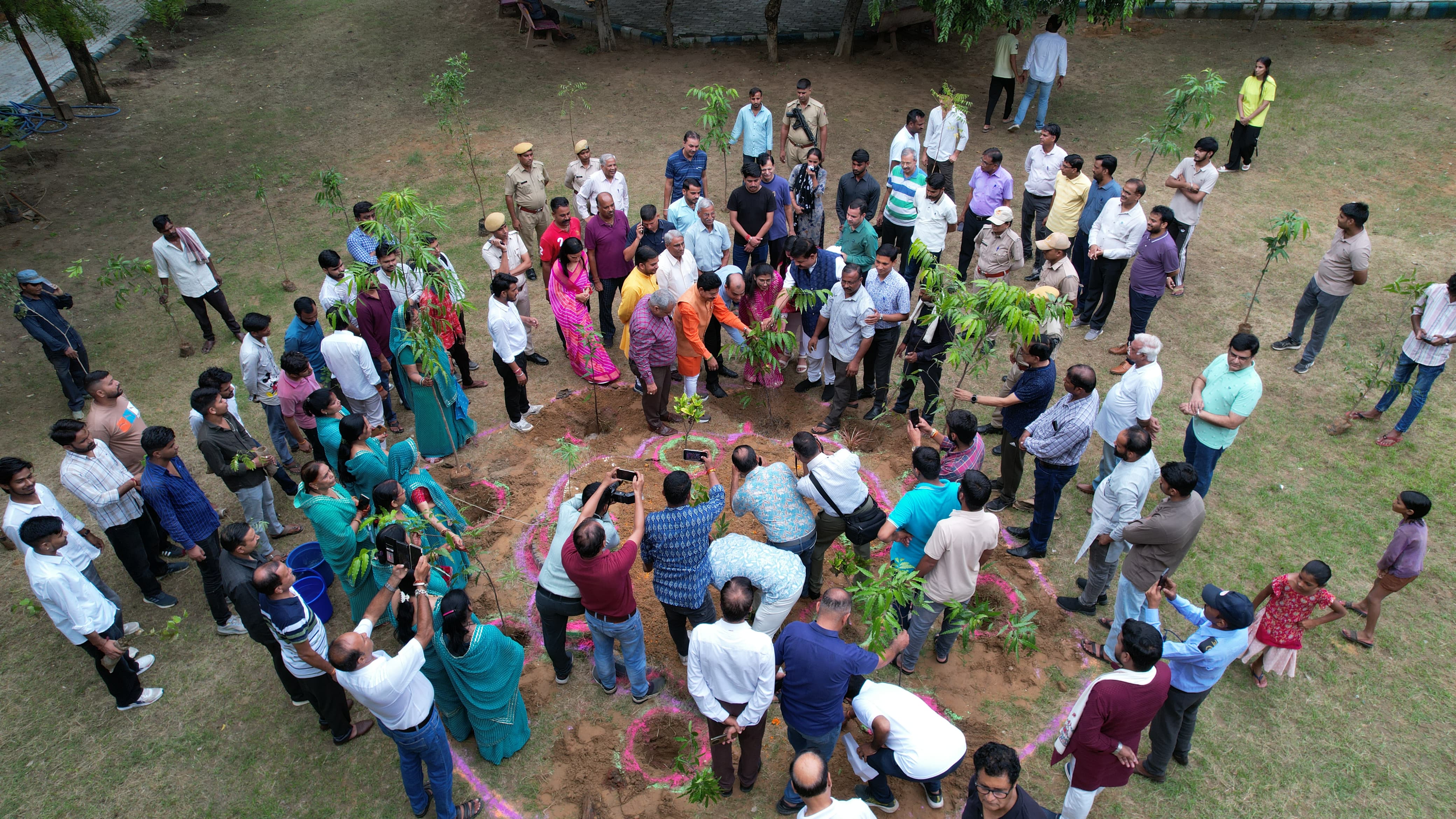 हरियालो राजस्थान अभियान में हेरिटेज निगम ने एक दिन में लगाए दो लाख से अधिक पौधे हरियालो राजस्थान अभियान में हेरिटेज निगम ने एक दिन में लगाए दो लाख से अधिक पौधे