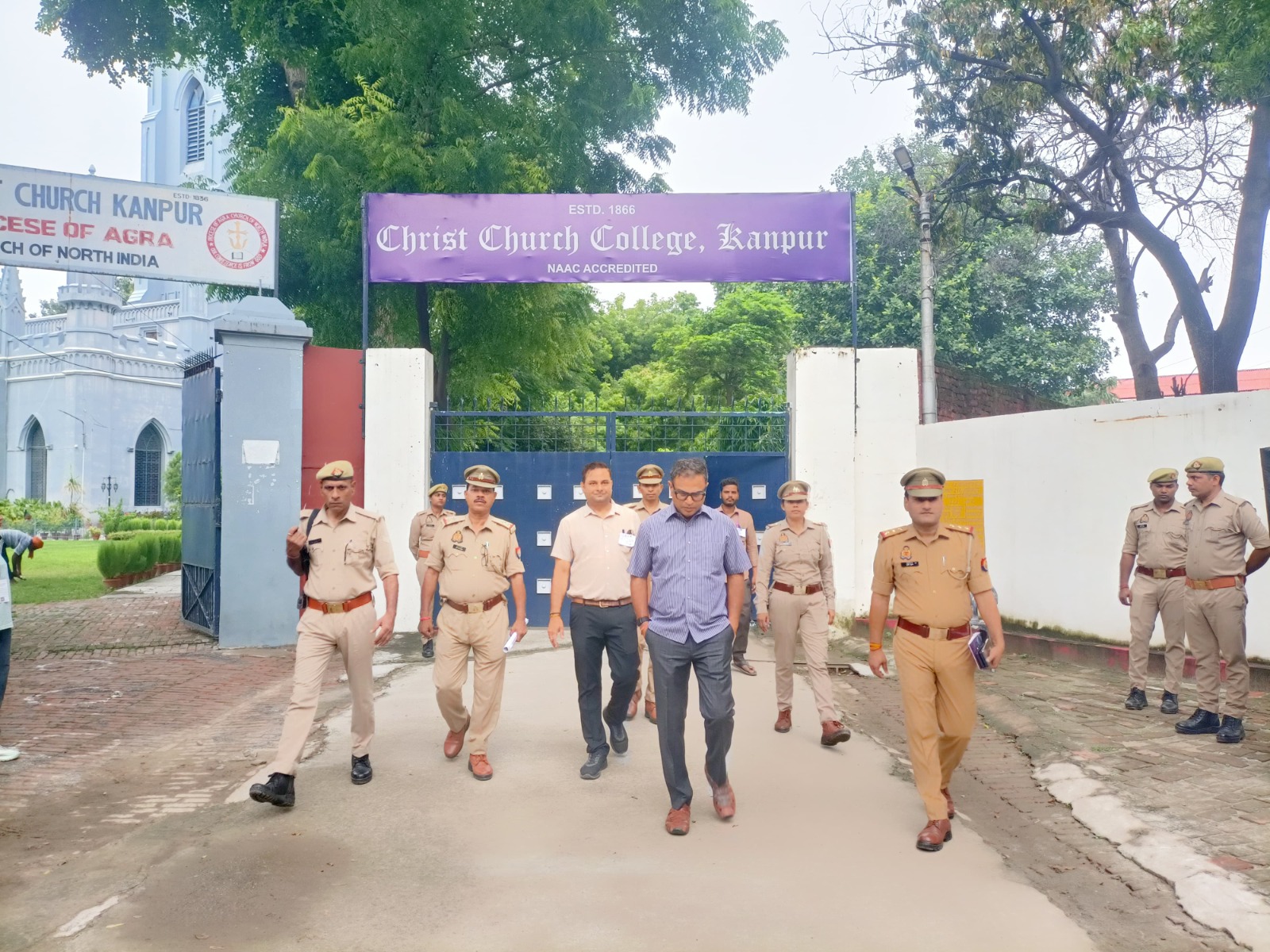 परीक्षा केंद्र का जायजा लेते पुलिस आयुक्त अखिल कुमार परीक्षा केंद्र का जायजा लेते पुलिस आयुक्त अखिल कुमार