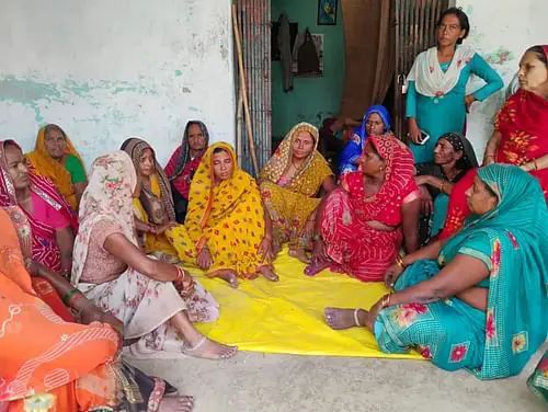 रोते बिलखते परिजन रोते बिलखते परिजन