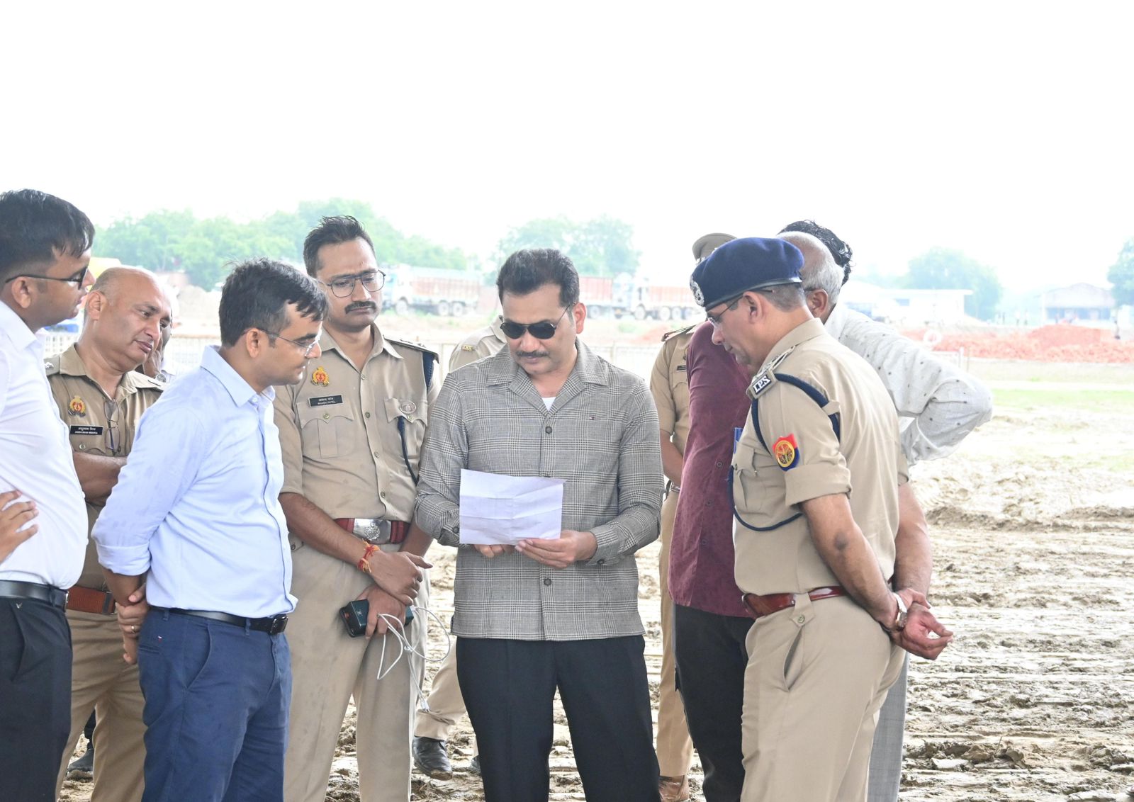 प्रधानमंत्री मोदी के वाराणसी दौरे की तैयारियों का जायजा लेते पुलिस कमिश्नर,जिलाधिकारी प्रधानमंत्री मोदी के वाराणसी दौरे की तैयारियों का जायजा लेते पुलिस कमिश्नर,जिलाधिकारी