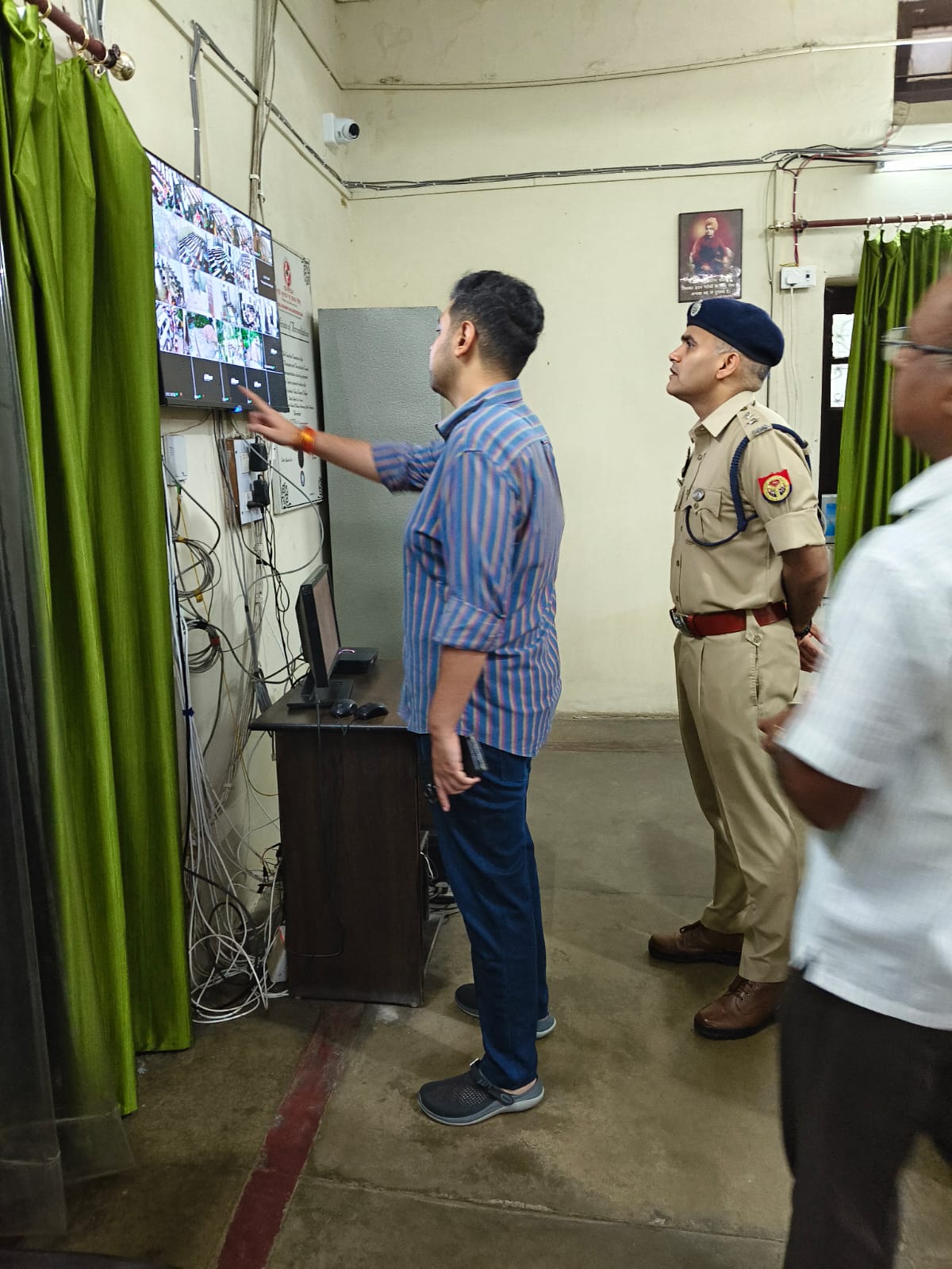आरओ/एआरओ परीक्षा शांतिपूर्वक संपन्न जिलाधिकारी व पुलिस अधीक्षक ने किया परीक्षा केंद्रों का भ्रमण आरओ/एआरओ परीक्षा शांतिपूर्वक संपन्न जिलाधिकारी व पुलिस अधीक्षक ने किया परीक्षा केंद्रों का भ्रमण