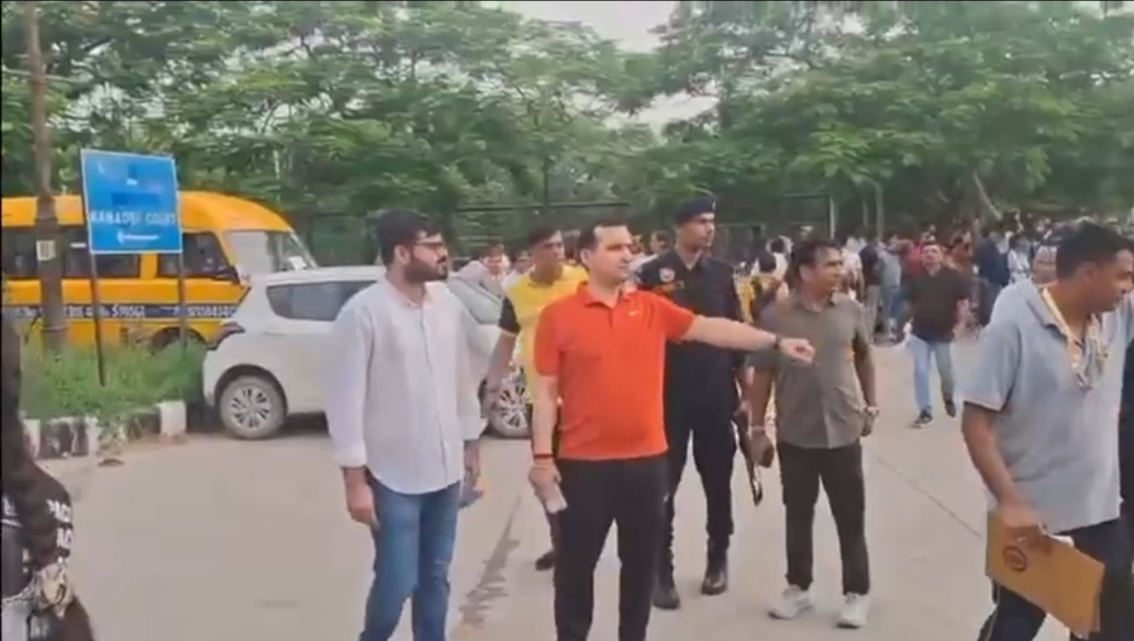 रोहतक बस अड्डो पर प्रबंधों का जायजा लेते आयोग चेयरमैन हिम्मत सिंह। रोहतक बस अड्डो पर प्रबंधों का जायजा लेते आयोग चेयरमैन हिम्मत सिंह।