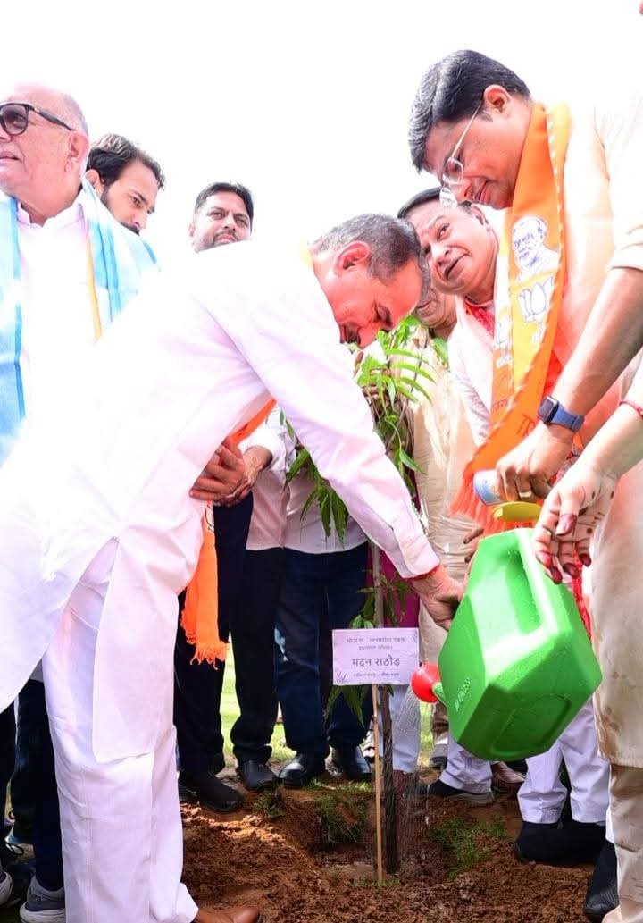 पर्यावरण को स्वच्छ एवं हरित बनाने के लिए कम से कम एक पेड़ अपनी मां के नाम अवश्य लगाएं: मदन राठौड़ पर्यावरण को स्वच्छ एवं हरित बनाने के लिए कम से कम एक पेड़ अपनी मां के नाम अवश्य लगाएं: मदन राठौड़
