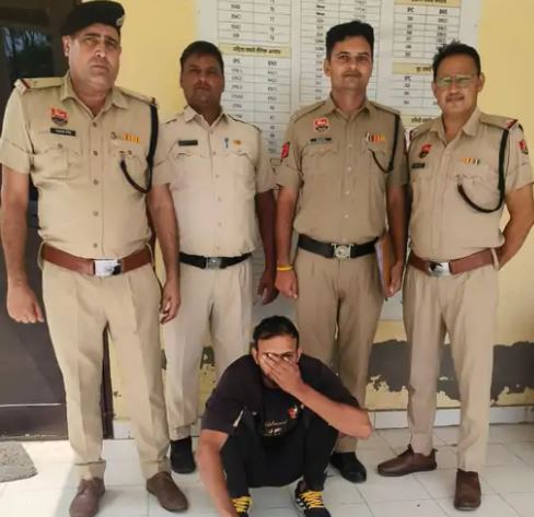 पुलिस द्वारा गिरफ्तार आराेपी पुलिस द्वारा गिरफ्तार आराेपी