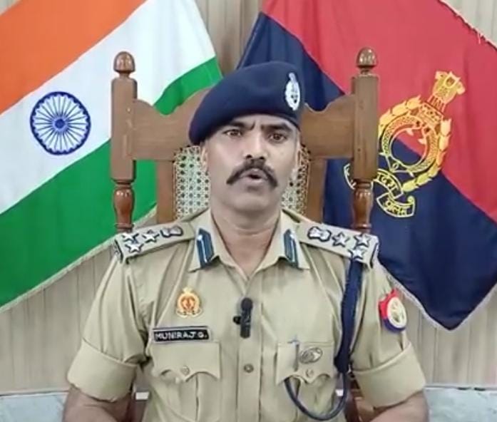 मुरादाबाद मंडल के विभिन्न जनपदों में ड्रोन को लेकर उड़ रही अफवाह के बारे में जानकारी देते पुलिस उपमहानिरीक्षक डीआईजी मुनिराज जी। मुरादाबाद मंडल के विभिन्न जनपदों में ड्रोन को लेकर उड़ रही अफवाह के बारे में जानकारी देते पुलिस उपमहानिरीक्षक डीआईजी मुनिराज जी।
