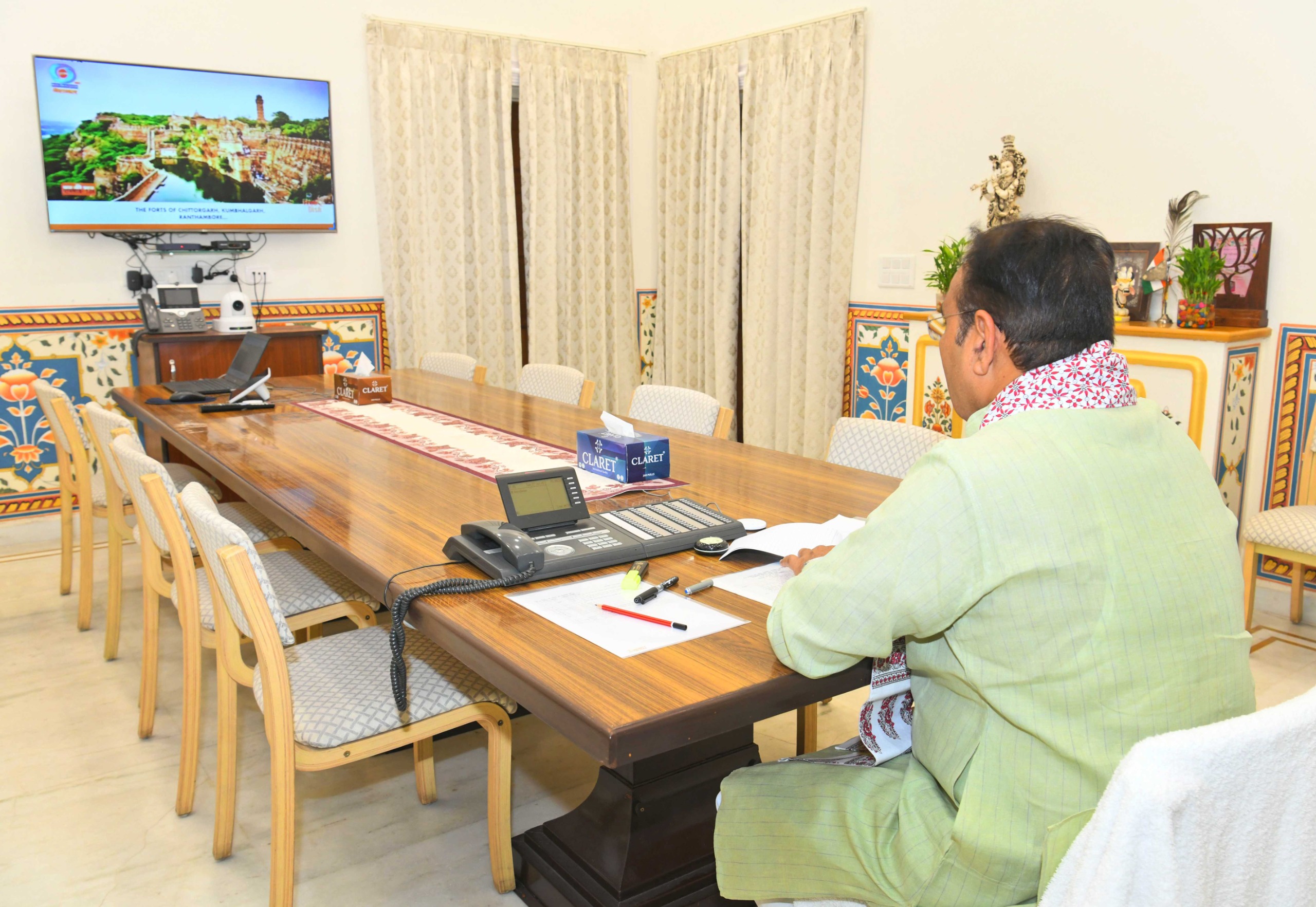 प्रधानमंत्री की मन की बात सुनते हुए मुख्यमंत्री भजनलाल शर्मा। प्रधानमंत्री की मन की बात सुनते हुए मुख्यमंत्री भजनलाल शर्मा।