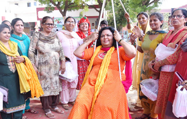 सोनीपत: हरियाणा कला परिषद द्वारा हरियाली तीज महोत्सव में डा. रीटा शर्मा सोनीपत: हरियाणा कला परिषद द्वारा हरियाली तीज महोत्सव में डा. रीटा शर्मा