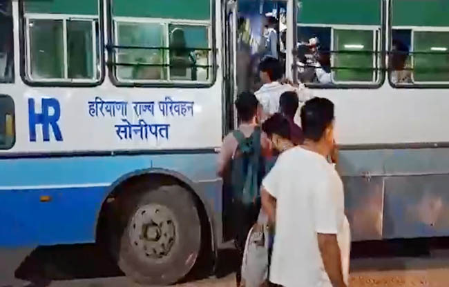 सोनीपत: हरियाणा  कर्मचारी चयन आयोग द्वारा आयोजित संयुक्त पात्रता परीक्षा के दौरान अभ्यर्थी