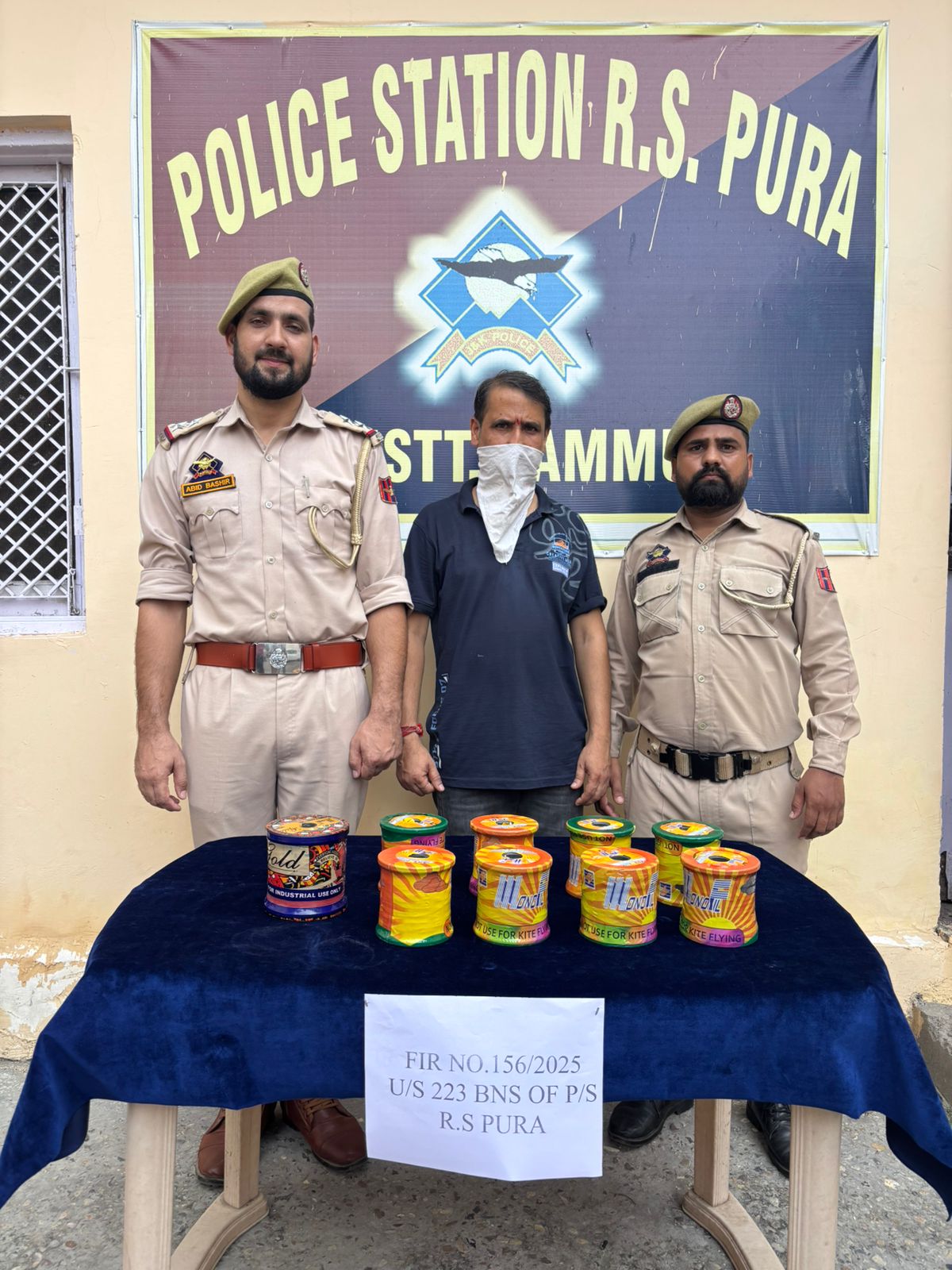 जम्मू पुलिस ने प्रतिबंधित नायलॉन धागा बेचने के आरोप में प्राथमिकी दर्ज की