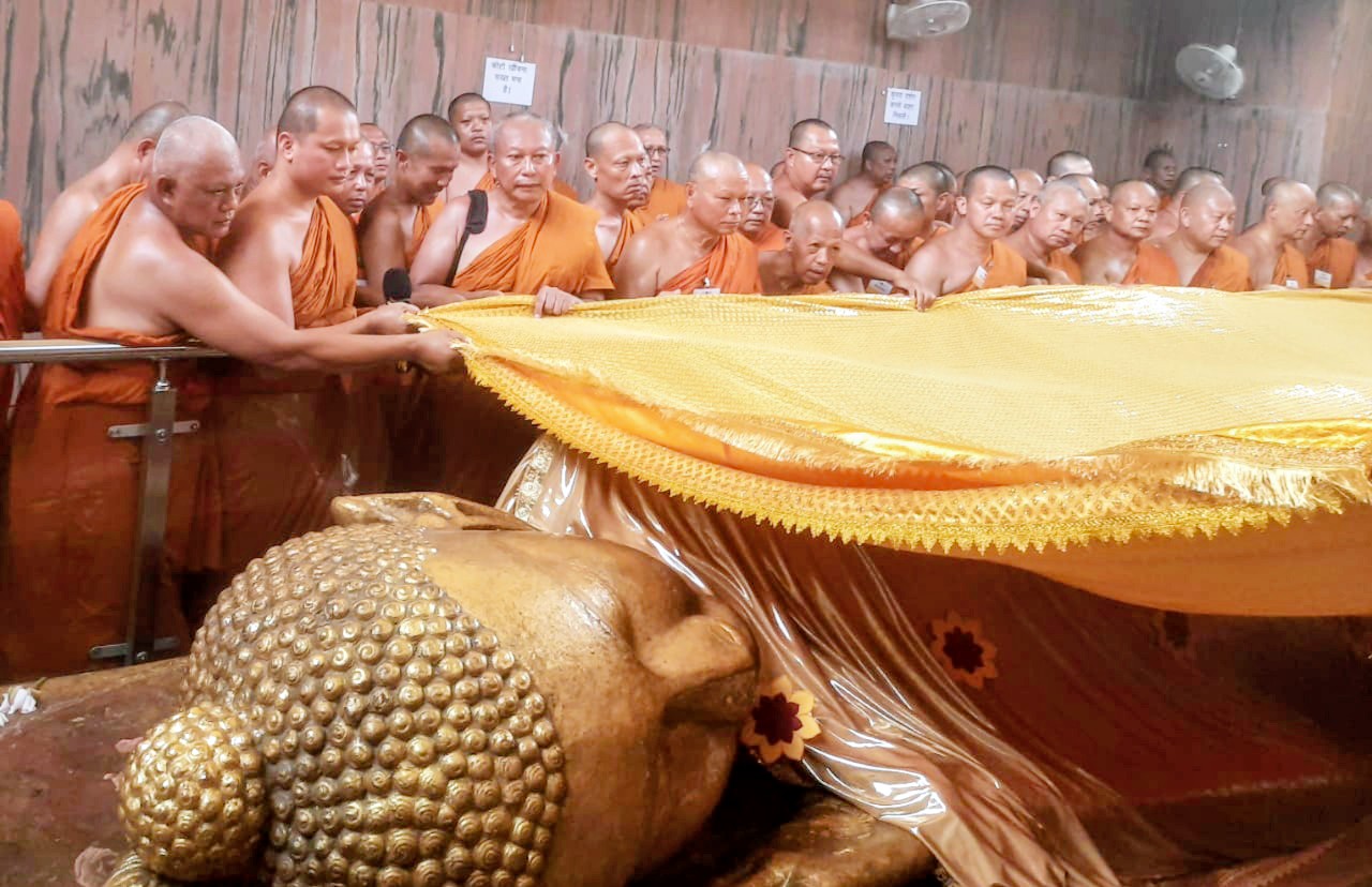 थाई महाराजा के जन्म दिवस पर हुई विशेष पूजा थाई महाराजा के जन्म दिवस पर हुई विशेष पूजा