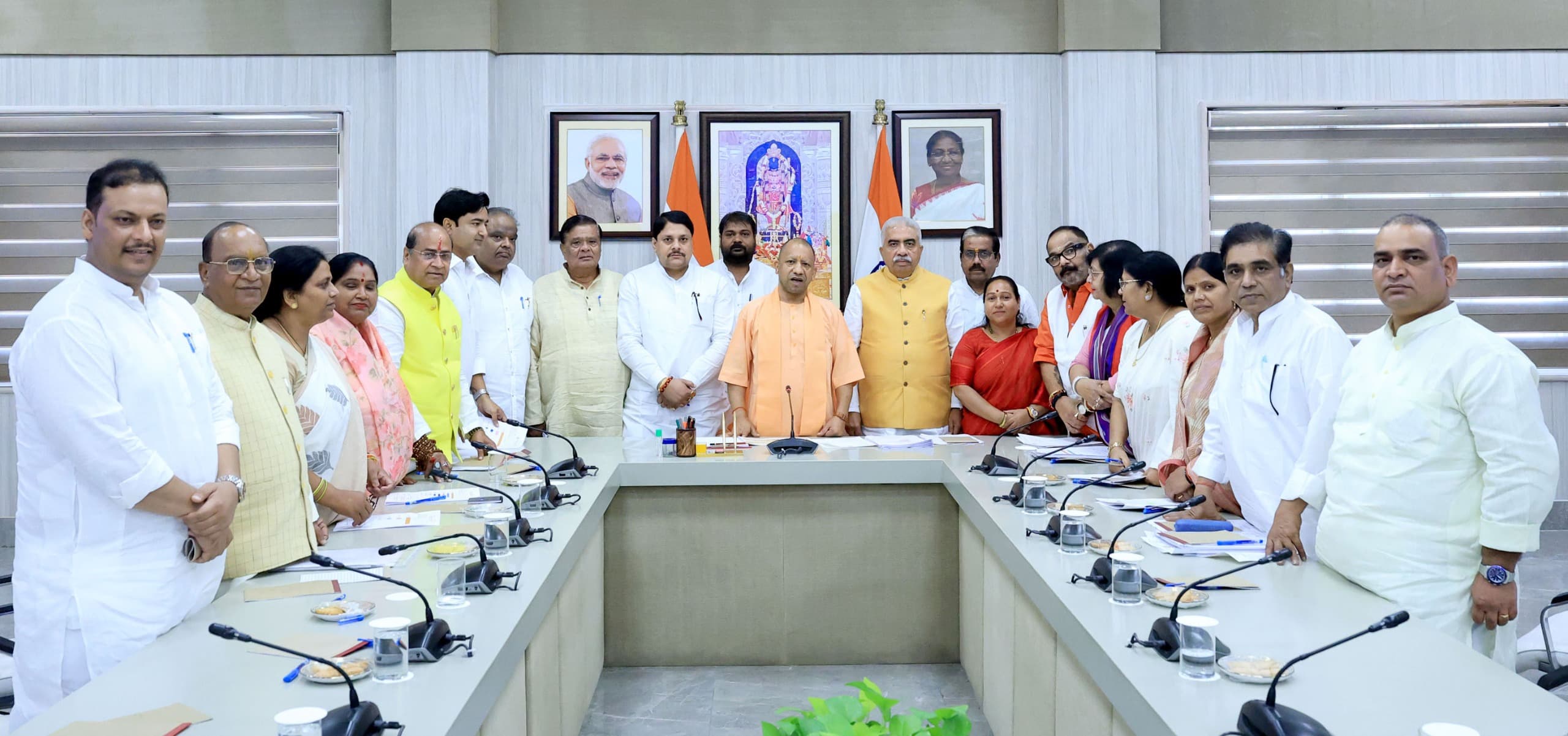 मुख्यमंत्री योगी आदित्यनाथ की विशेष संवाद बैठक में शामिल कानपुर मंडल के विधायकगण मुख्यमंत्री योगी आदित्यनाथ की विशेष संवाद बैठक में शामिल कानपुर मंडल के विधायकगण