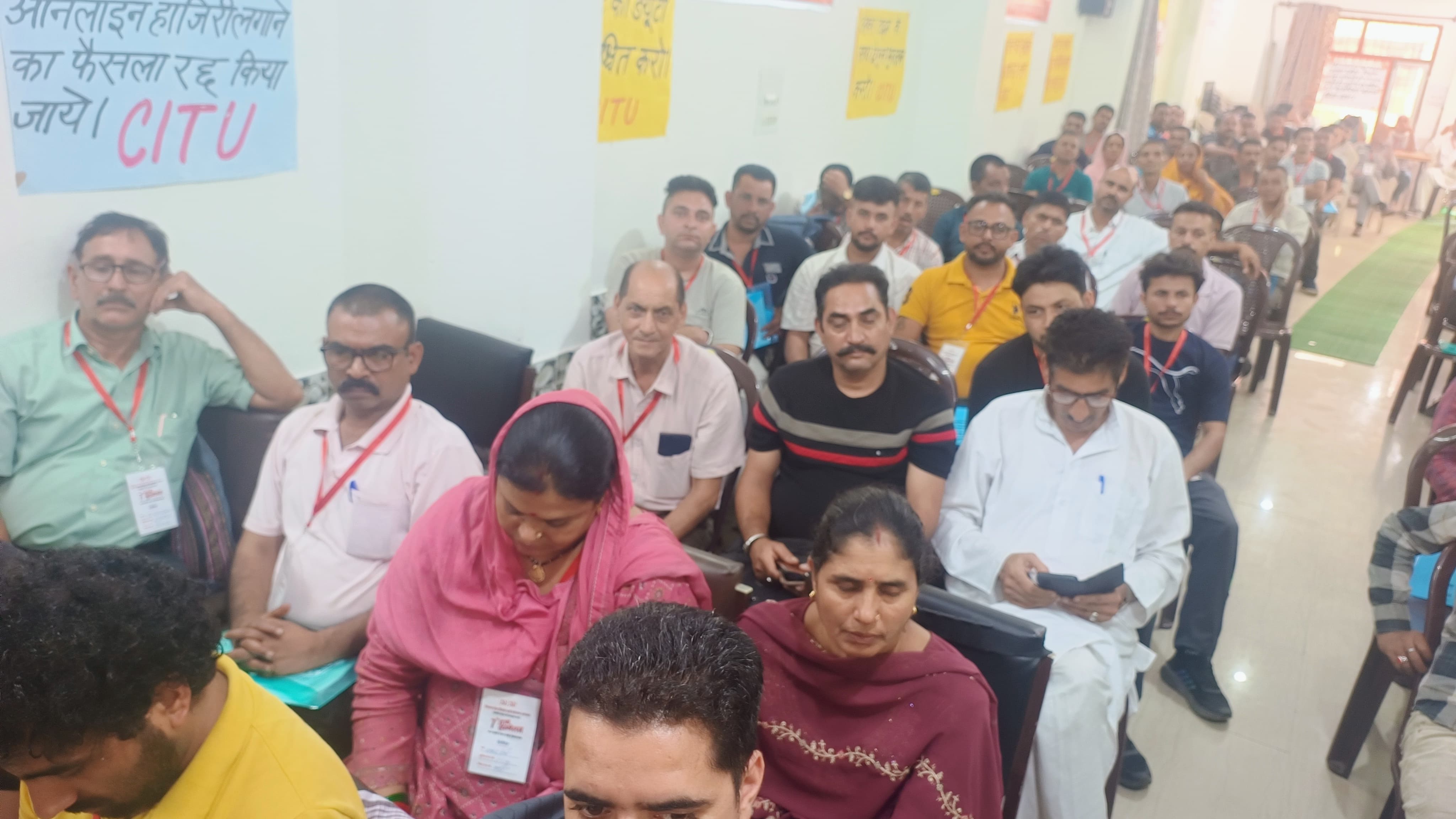 निर्माण मज़दूर यूनियन के सातवें राज्य सम्मेलन के प्रतिभागी।