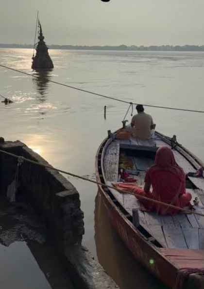 गंगा का बढ़ा जल स्तर (वीडियो से ली गई फोटो)