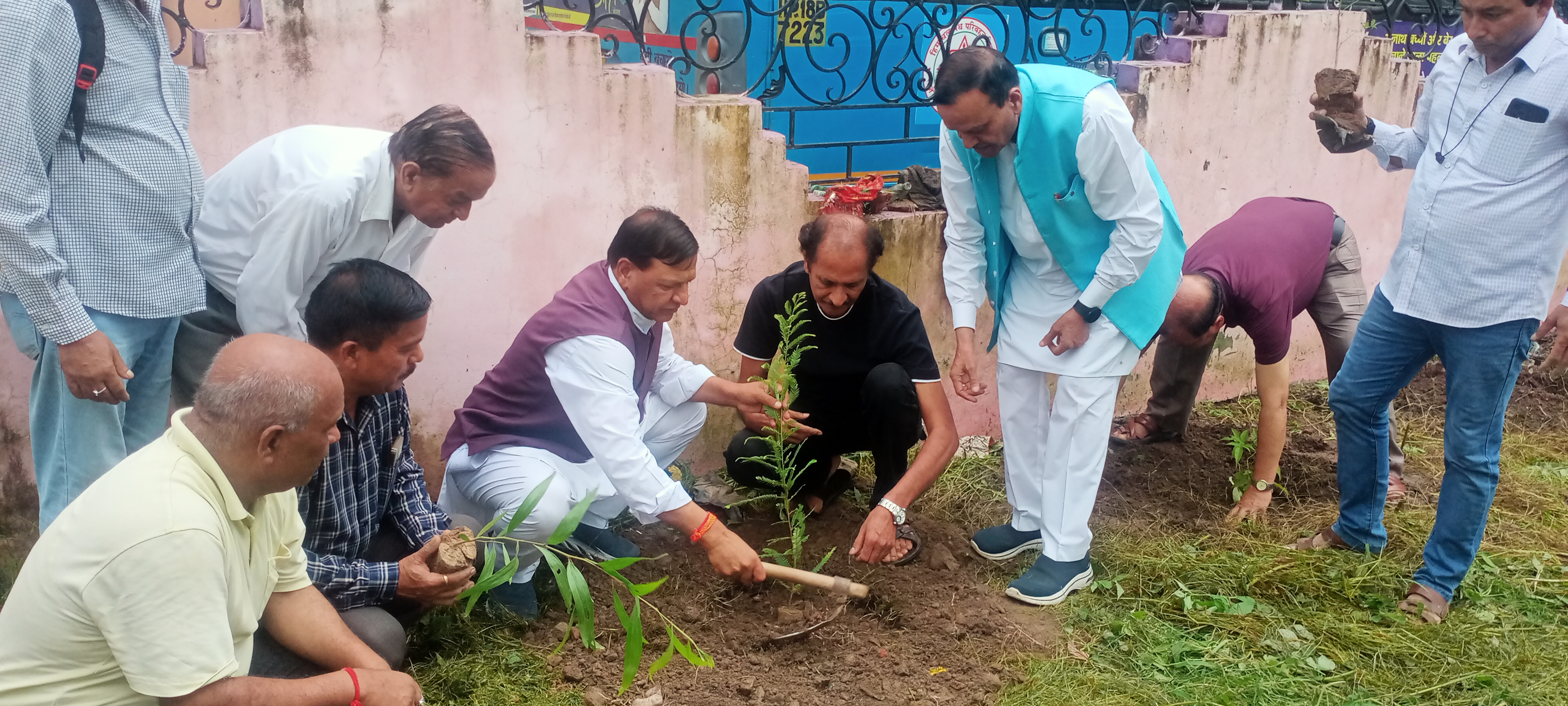 ,प्रदेश में सड़कों के आपदा से बुरे हाल ,सड़क मंत्री कर  रहे सरकारी पैसे पर विदेश दौरे : बिंदल