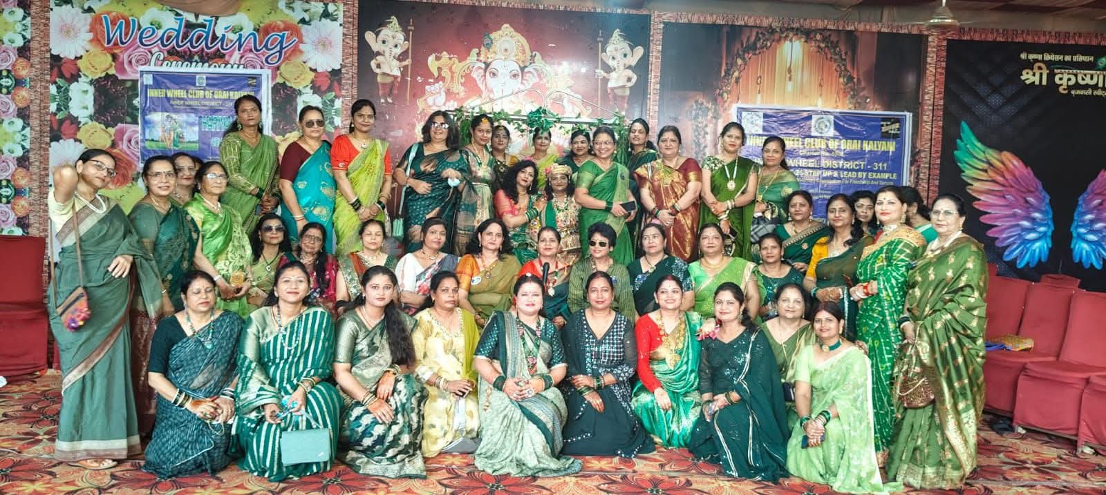हरियाली तीज मानती महिलाएं हरियाली तीज मानती महिलाएं