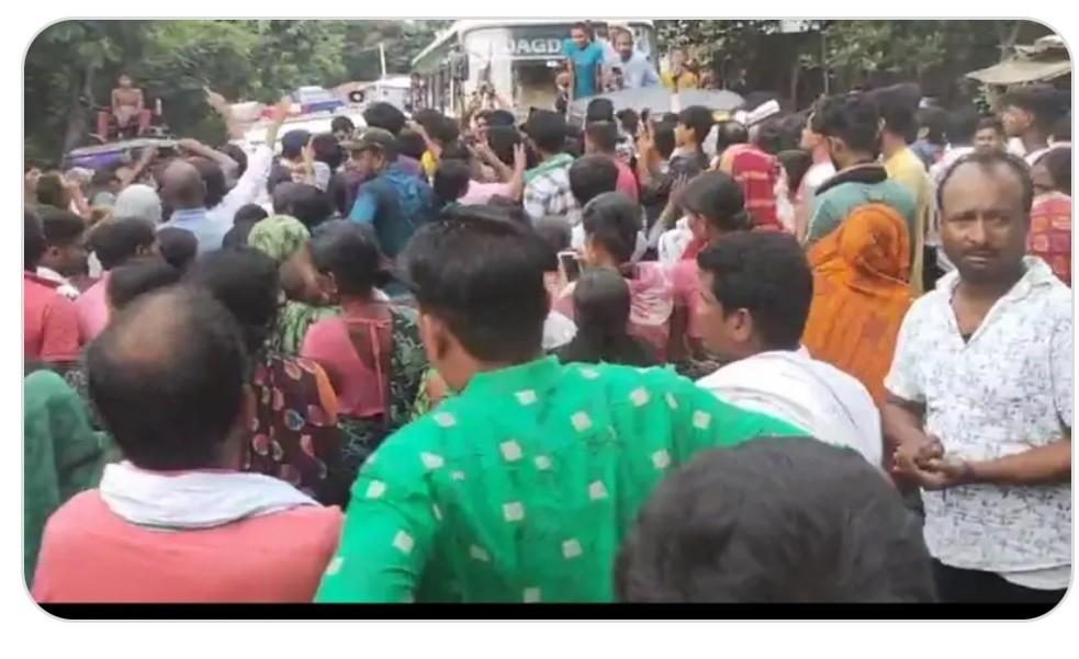 हिलसा -गया पथ जाम करते ग्रामीण हिलसा -गया पथ जाम करते ग्रामीण