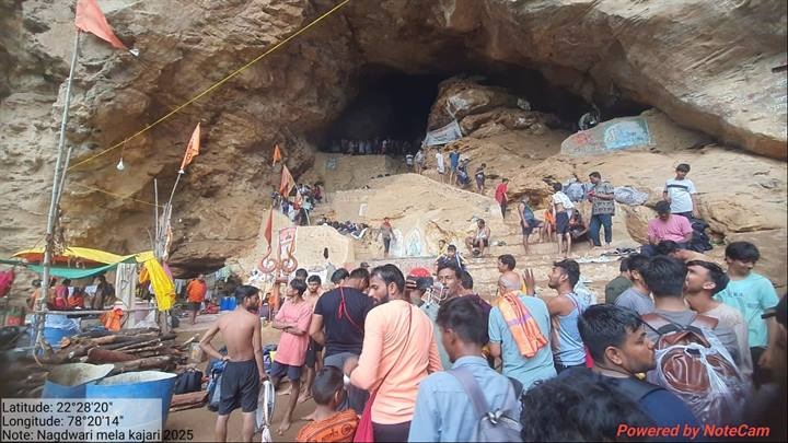 नागद्वारी मेलाः अब तक तीन लाख से अधिक श्रद्धालुओं ने किए पद्मशेष नामदेवता के दर्शन नागद्वारी मेलाः अब तक तीन लाख से अधिक श्रद्धालुओं ने किए पद्मशेष नामदेवता के दर्शन