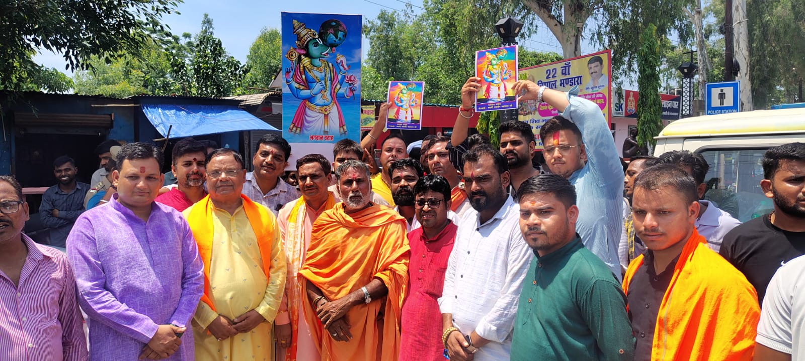 मुरादाबाद पहुंचे योग साधना आश्रम के संचालक स्वामी यशवीर महाराज का मुरादाबाद पहुंचने पर स्वागत अभिनंदन करते विहिप पदाधिकारी। मुरादाबाद पहुंचे योग साधना आश्रम के संचालक स्वामी यशवीर महाराज का मुरादाबाद पहुंचने पर स्वागत अभिनंदन करते विहिप पदाधिकारी।