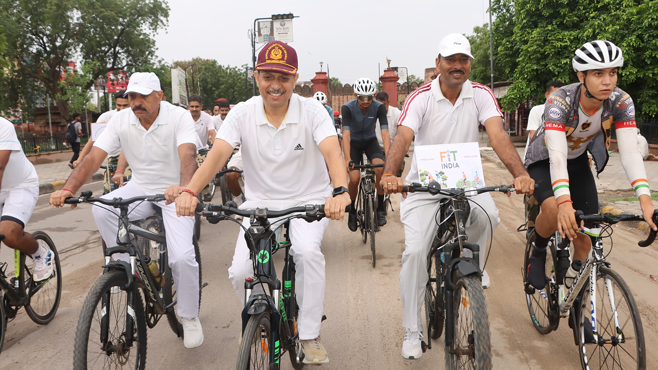 खेलो इंडिया फिट इंडिया : बीएसएफ ने निकाली विशाल जनसंपर्क साइकिल रैली खेलो इंडिया फिट इंडिया : बीएसएफ ने निकाली विशाल जनसंपर्क साइकिल रैली