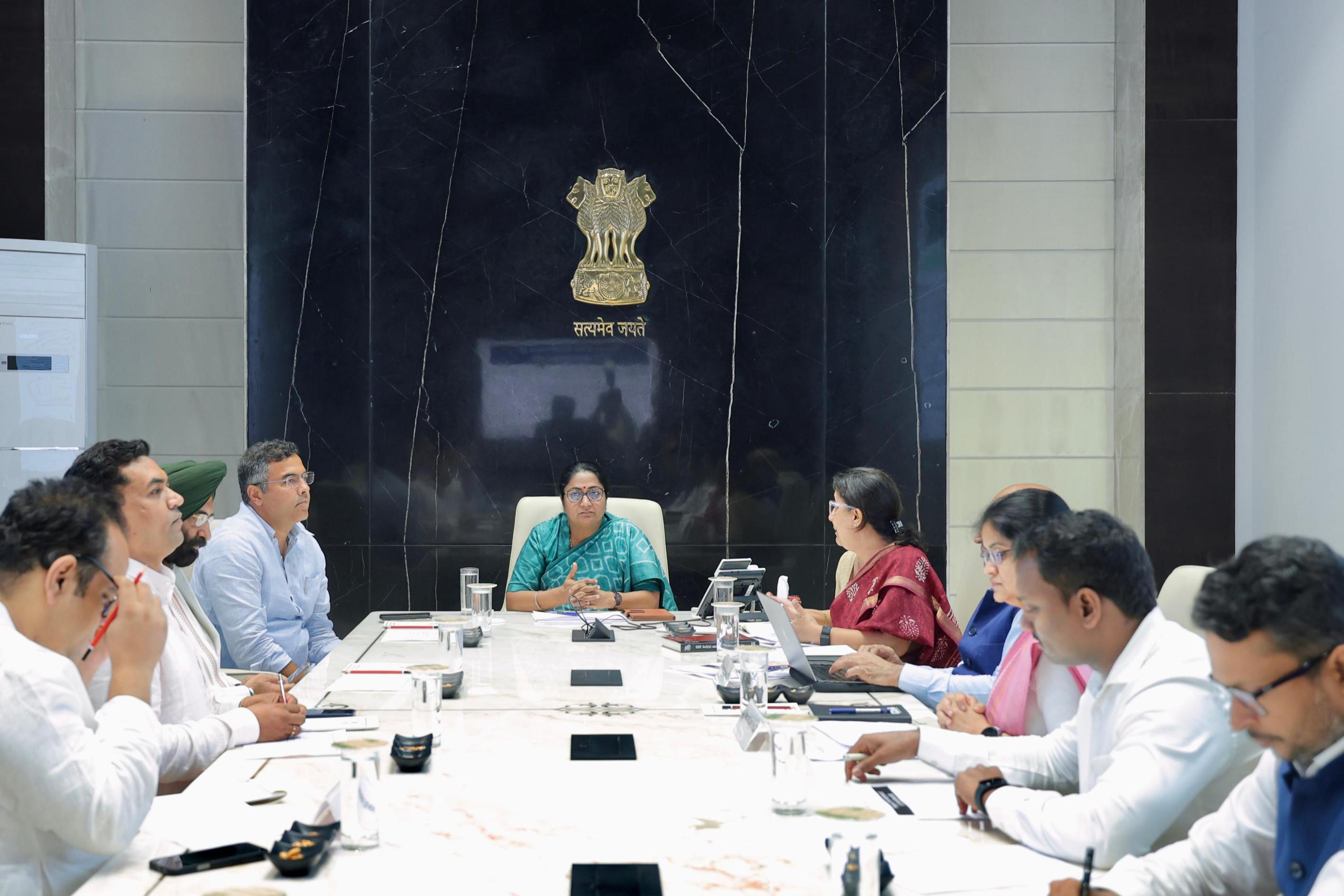 दिल्ली सचिवालय में सोमवार को वित्त व्यय समिति की बैठक करती मुख्यमंत्री रेखा गुप्ता दिल्ली सचिवालय में सोमवार को वित्त व्यय समिति की बैठक करती मुख्यमंत्री रेखा गुप्ता