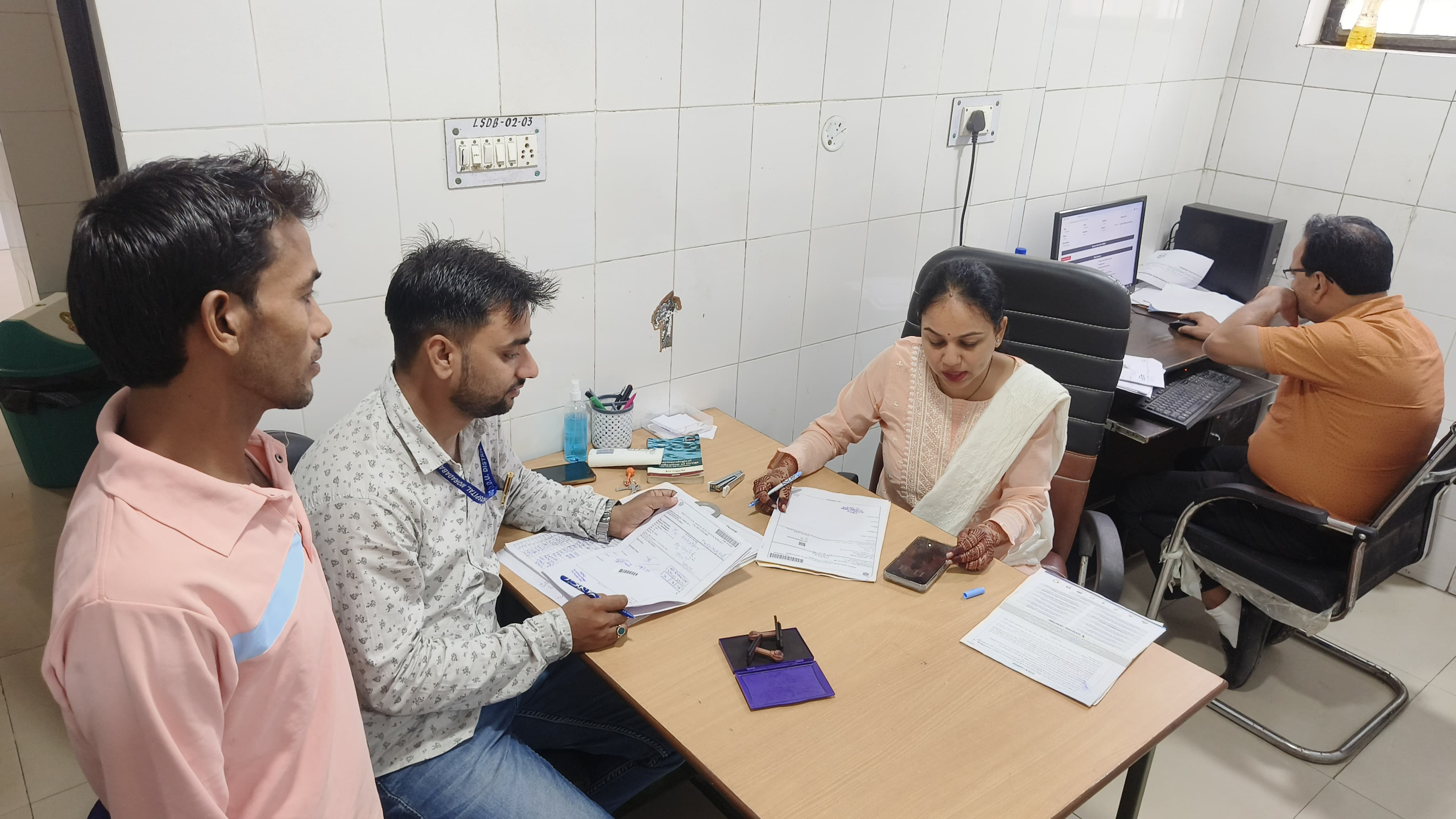 विश्व हेपेटाइटिस दिवस के अवसर पर जिला चिकित्सालय में लगा निःशुल्क स्क्रीनिंग कैंप में पहुंचे लोग। विश्व हेपेटाइटिस दिवस के अवसर पर जिला चिकित्सालय में लगा निःशुल्क स्क्रीनिंग कैंप में पहुंचे लोग।