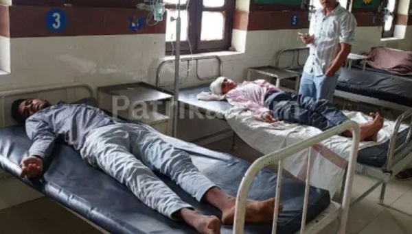 रतलाम: कांवड़ यात्रा के बेण्ड पर विद्युत तार गिरा, चार घायल रतलाम: कांवड़ यात्रा के बेण्ड पर विद्युत तार गिरा, चार घायल