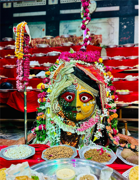 अलाैकिक शृ्ंगार में भक्ताें काे दर्शन देते रंगेश्वर महादेव अलाैकिक शृ्ंगार में भक्ताें काे दर्शन देते रंगेश्वर महादेव