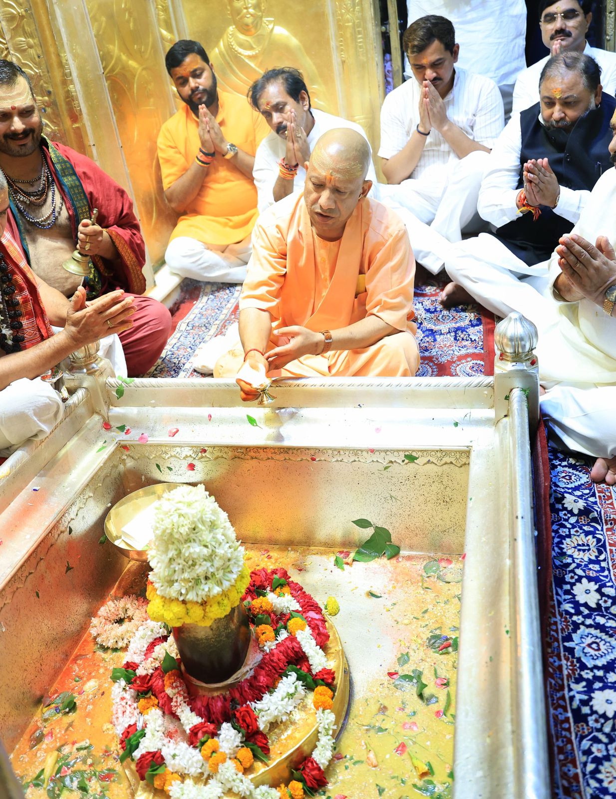 श्री काशी विश्वनाथ मंदिर में सीएम योगी श्री काशी विश्वनाथ मंदिर में सीएम योगी