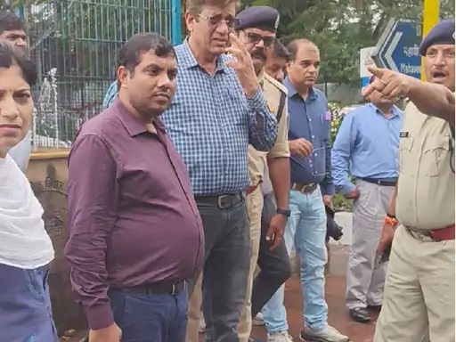 भोपाल कलेक्टर कौशलेंद्र विक्रम सिंह ने कई क्षेत्रों का किया निरीक्षण भोपाल कलेक्टर कौशलेंद्र विक्रम सिंह ने कई क्षेत्रों का किया निरीक्षण