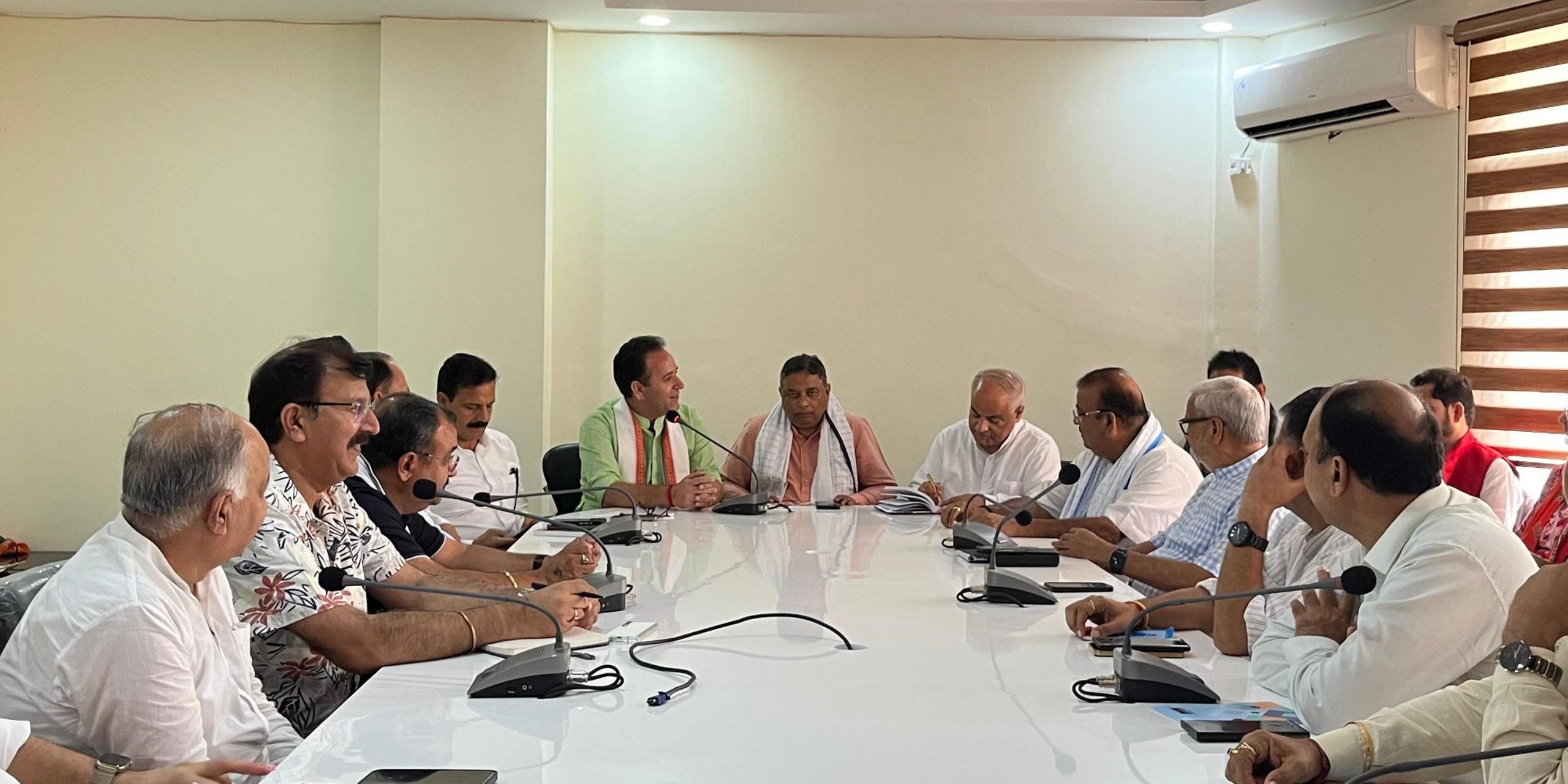 जम्मू-कश्मीर में एनसी-कांग्रेस का पर्दाफाश करेगी भाजपा जम्मू-कश्मीर में एनसी-कांग्रेस का पर्दाफाश करेगी भाजपा